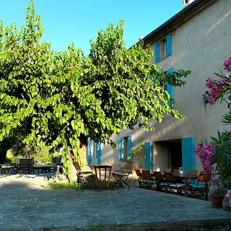 Domaine Du Clos D'alari-chambres D'hotes Au Milieu Des Vignes 3*